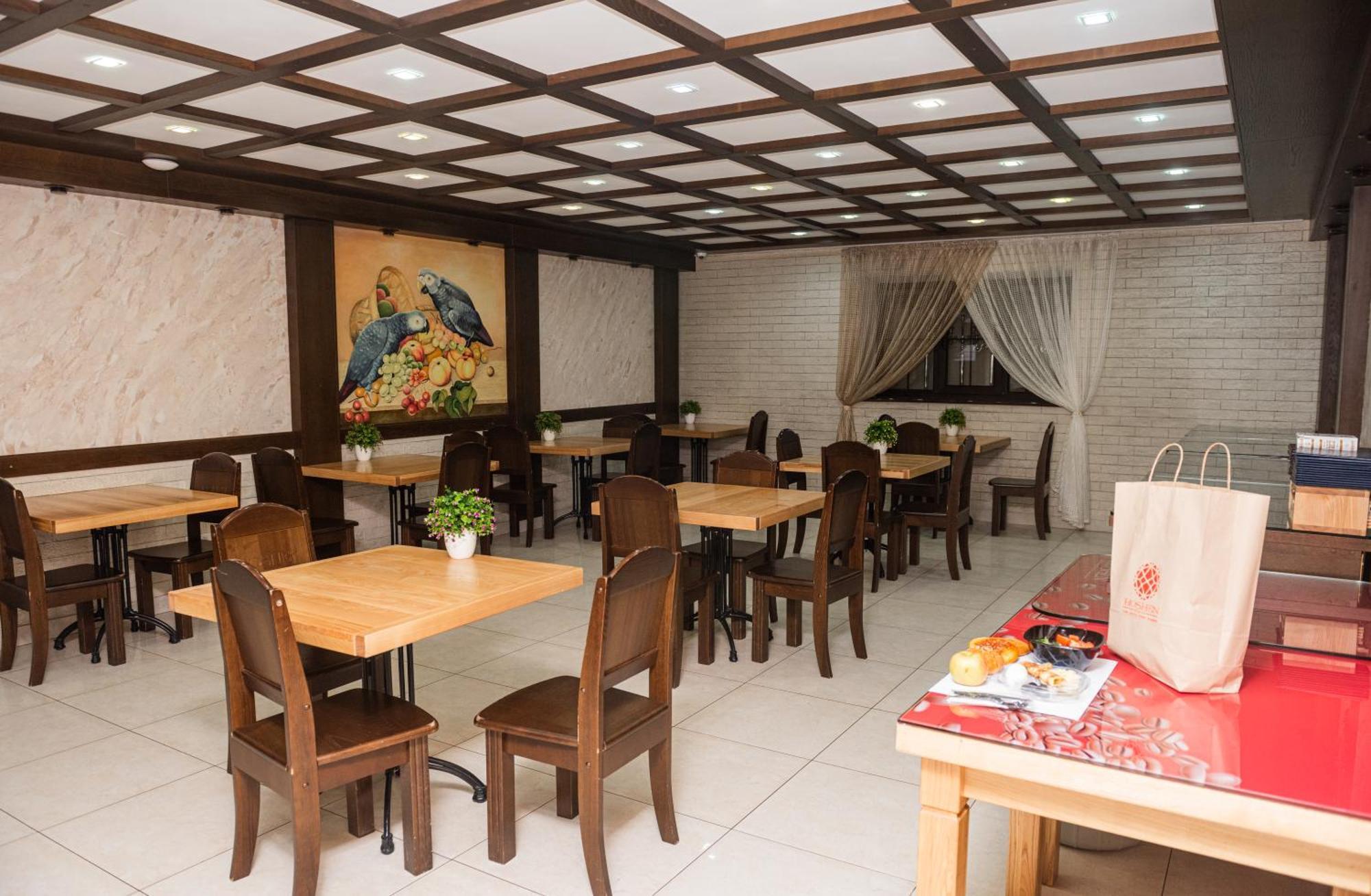 Hoshen Hotel Umanʼ Dış mekan fotoğraf