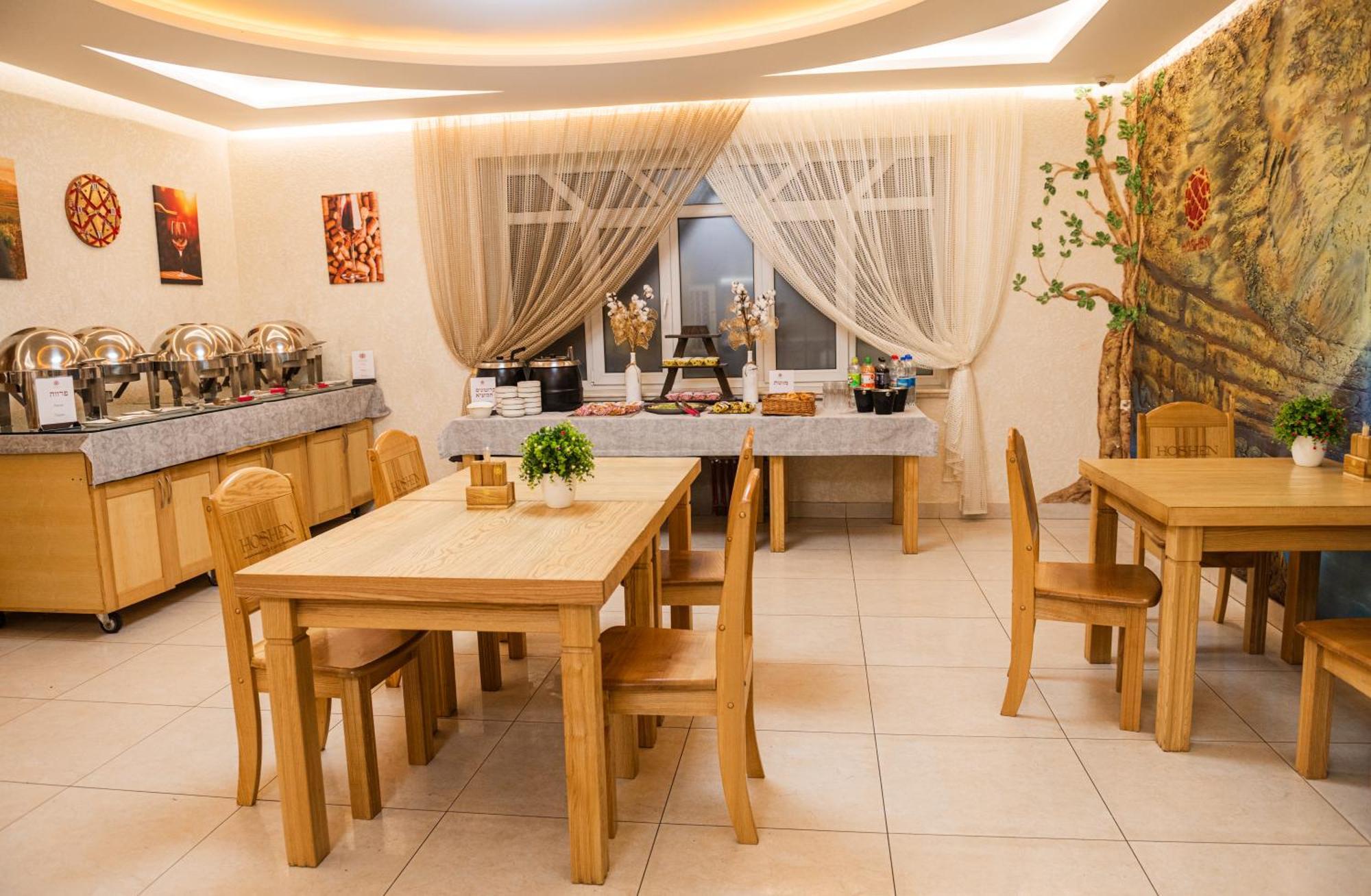 Hoshen Hotel Umanʼ Dış mekan fotoğraf