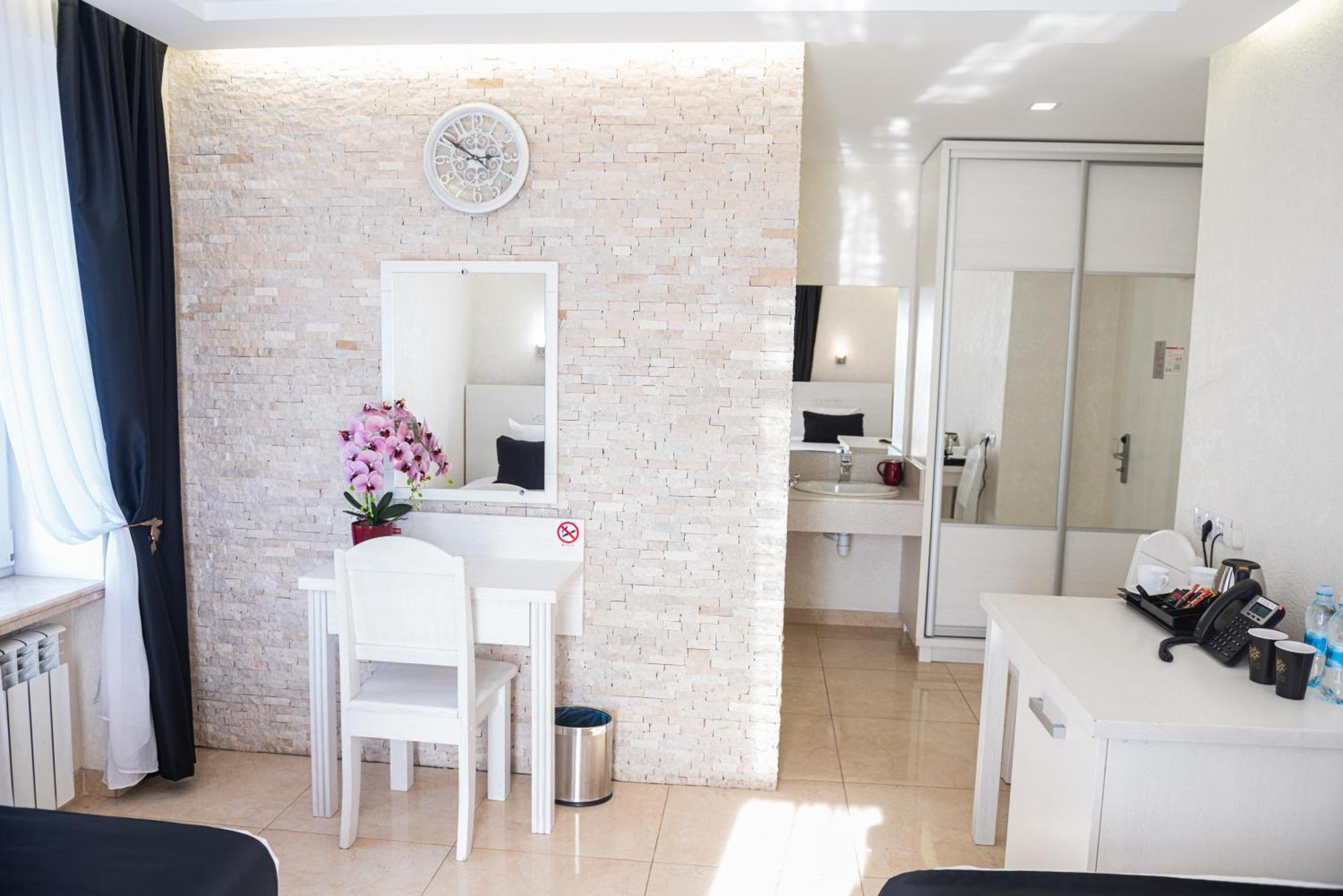Hoshen Hotel Umanʼ Dış mekan fotoğraf